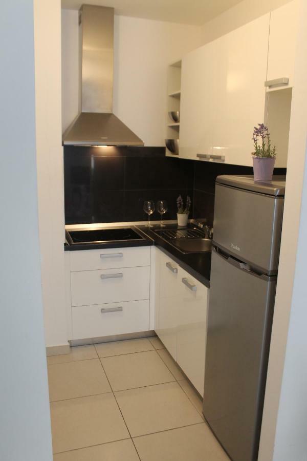 Apartman M&M Stara Novalja Buitenkant foto